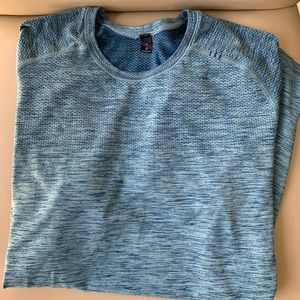 Men’s Medium Lululemon shirt